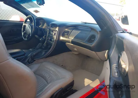 1999 Chevrolet Corvette z USA, uszkodzony, nr VIN 1G1YY32G8X5103177